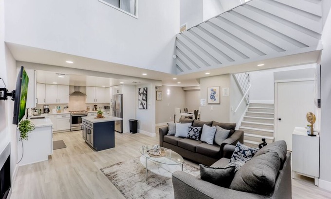 The Willows House | 491-Luxury Home w/AC & Patio near Meta & Stanford