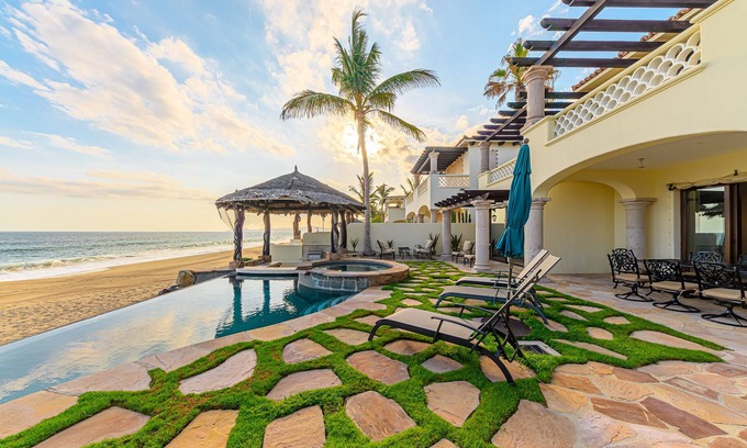 Buzzards House | 4BD Beachfront Villa with infinity pool and jacuzzi