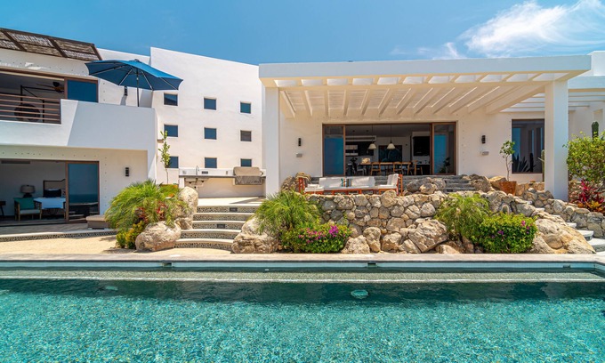 Buzzards House | 4BD Ocean View Villa Walking Distance from the Pristine Beach