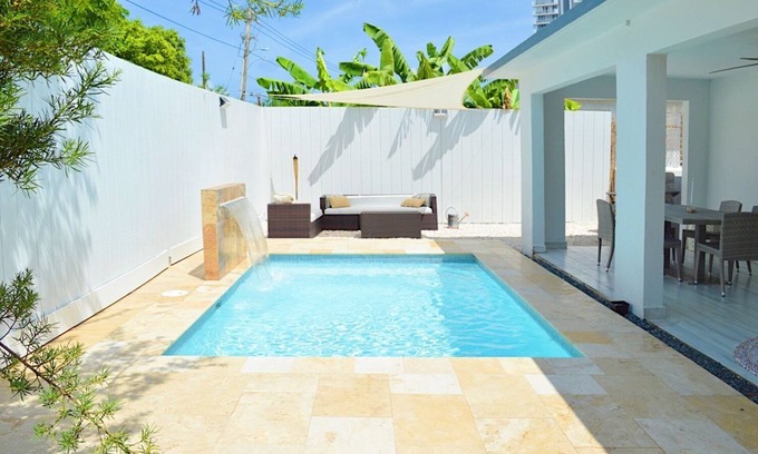 Isla Verde House | 4BD~Private Pool~ 3mn Walk to Beach