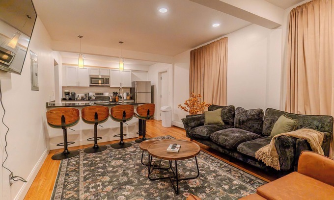 Winter Hill Apartment | 4BDR/2.5BA APT Near Tufts/7 min-Walk to Subway/Free Parking for 2 cars