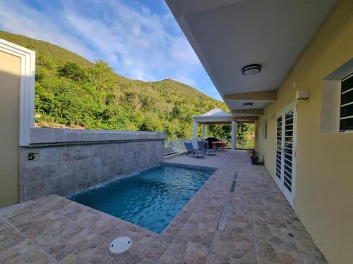 Philipsburg Apartment | 4Bed Condo - Sleeps 8 - Pool Bbq Views Parking