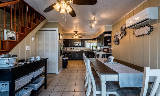 Nashville House | 4BR, 2.5 BA in the heart of Nashville