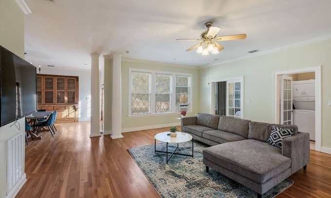 Alta Vista Apartment | 4BR/2BA Apt near downtown - 4 Queen beds, 2 Twins - Free Parking - Fast Wi-Fi