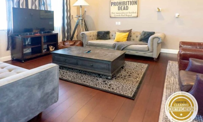 Central West End House | 4BR/3.5BA CWE Location|Rooftop Deck /ABODEbucks