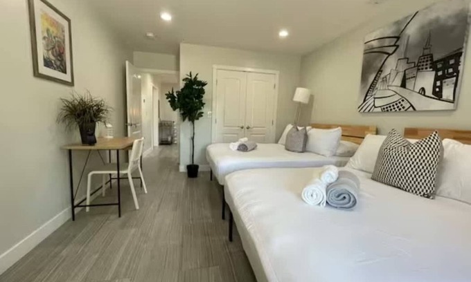 Southeastern Sacramento House | 4BR/3BA ART House + Studio near the breweries