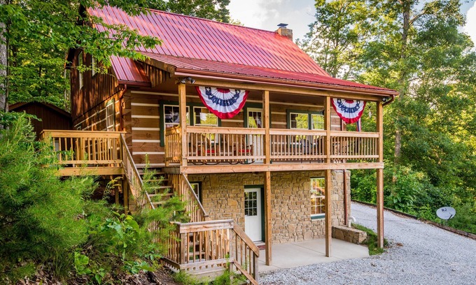 Gnaw Bone Cabin | 4BR, 3BA Log Cabin