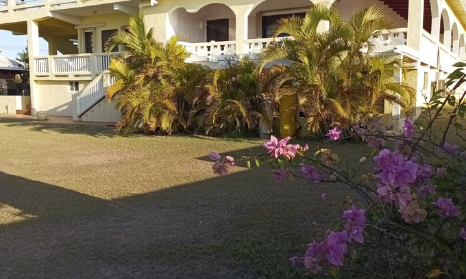 Hannah's Rest Villa | 4Br, 5Bath, 5 minutes to Beach AC Home