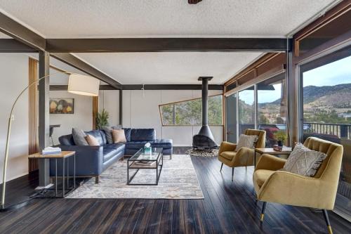 Cascade-Chipita Park House | 4BR Cabin Mountain Views with Fireplace