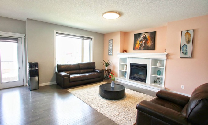 Evanston House | 4BR Cozy Home in Evanston