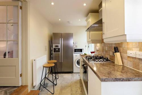 Norwich House | 4br Elegant Stay Golden Triangle Parking