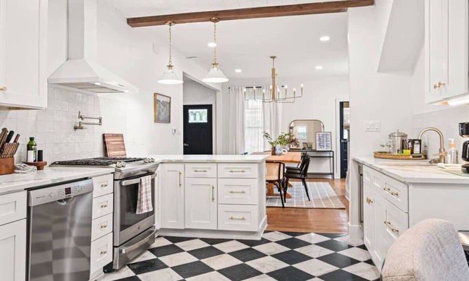 Williamstown House | 4BR for 10, Near Ark, High-Tech Kitchen, Parking!