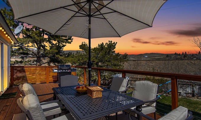 West University House | 4BR Getaway: Gym,Office & Volleyball Near Downtown