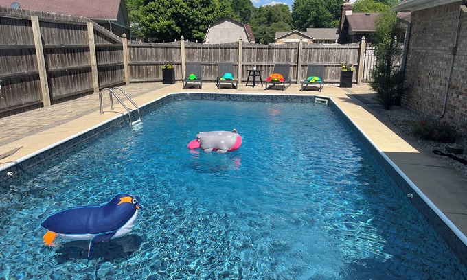 Plainfield House | 4BR Home w/Heated Pool, Arcade & More – less than 10 Min from Airport
