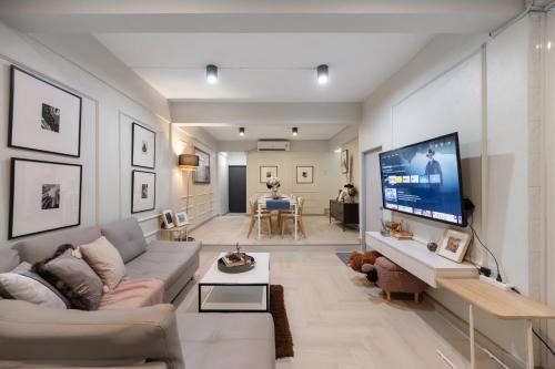 Chom Phon House | 4BR house MRT subway 250m Chatujak Market wi-fi