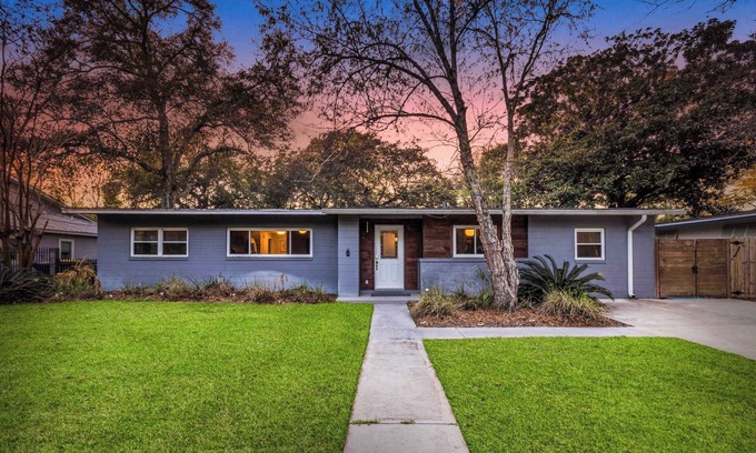 Fort Walton Beach House | 4BR w Private Pool & Fire Pit - 2 MI To Beach