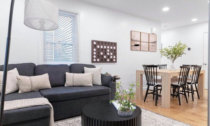 Central Square Apartment | 4BR3B 14G Walk to Harvard MIT BU and Outdoor