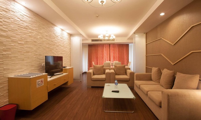 Khlong Toei Nuea Apartment | 4D - 3 Bedroom Downtown Apartment with shared Pool