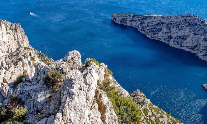 Carnoux-en-Provence Apartment | 4P apartment in vacation residence, swimming pool and parking lot