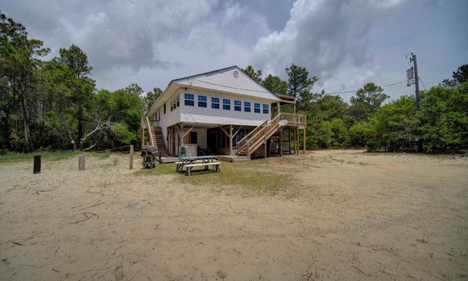 Carova Beach House | 4x2330, Wild Horse Landing- Oceanside, Wild Horses, 4x4 area