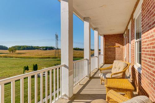 Boonsboro House | 5,000 Sq Ft Antebellum Farmhouse 3 Mi to Antietam!