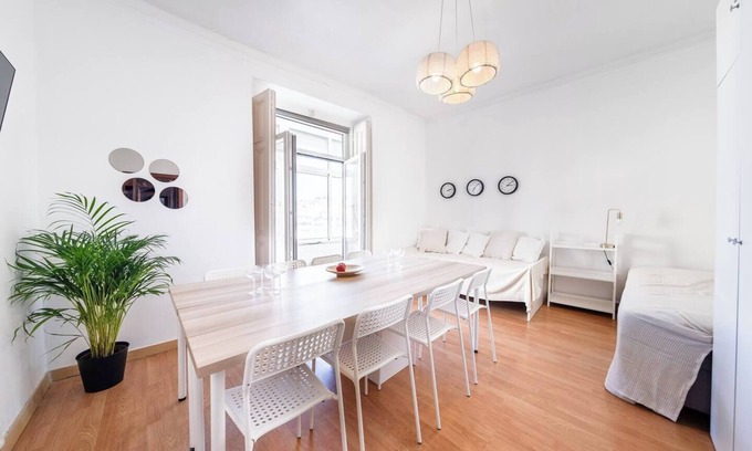 Santo Antonio Apartment | 5+1 BR Apartment Over Marquês de Pombal