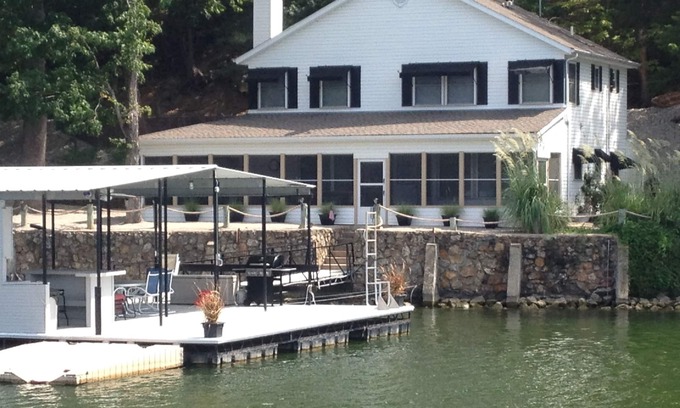 Camdenton House | 5 BED/3 BATH 7 Steps to Great Dock, Large Cove, Secluded, Parking for All
