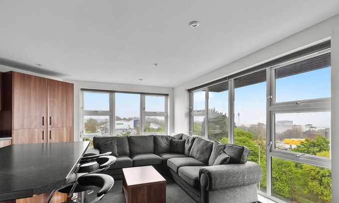 Plymouth Apartment | 5 Bed Apartment @ Derriford Stays by Pureserviced