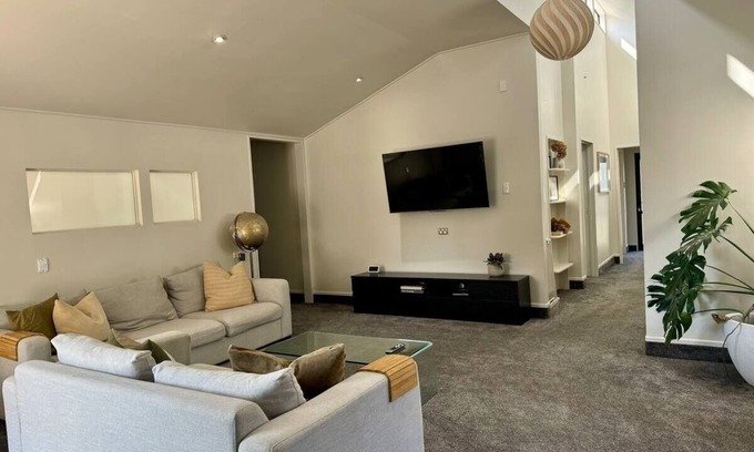 Havelock North House | 5 bed house centre of Havelock