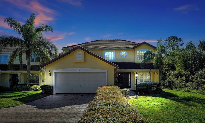 Lake Wilson Preserve House | ⛱ 5 Bed Lake Wilson - South Facing Pool - Overlooking Conservation and Woodland