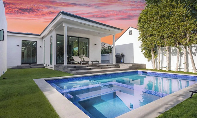 McManus House | 5 BED LUXURY HOME W/POOL&BBQ