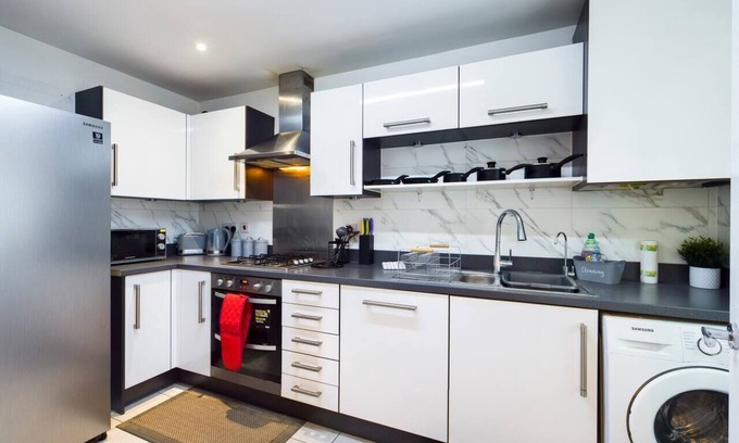 Reading House | 5 bed townhouse nr Reading centre. Garden/Parking