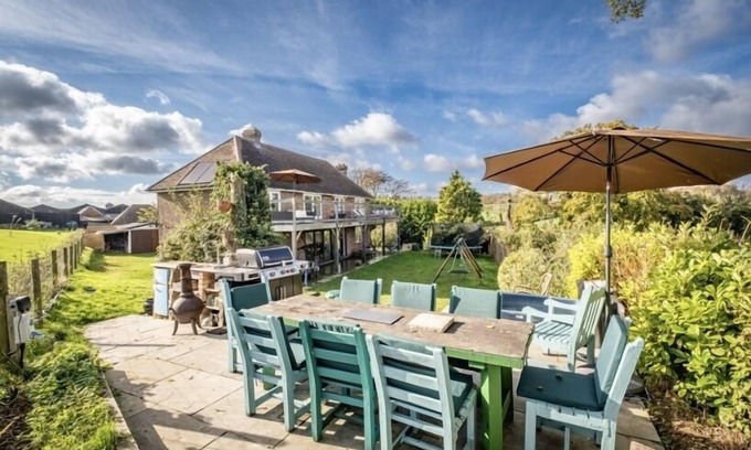 Petersfield Other | 5 BedEco Farm House on the South Downs Way Nr Buriton. Pet and child friendly 🥰