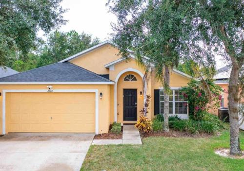 Sandy Ridge House | 5 bedroom, 7 bed , 3 bathroom Midterm Rental Home with Pool and Game room, near Disney