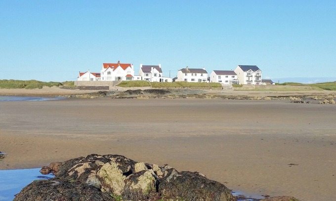 Ty Croes Cottage | 5 bedroom accommodation in Rhosneigr