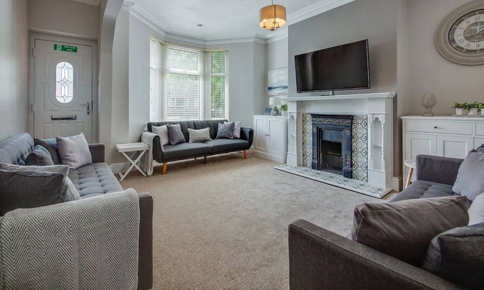 Buxton Cabin | 5 bedroom accommodation in Buxton