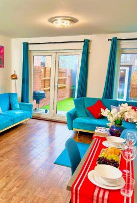 Dartford House | 5 Bedroom Contractors Accommodation in Dartford Kent - Spacious Holiday Home - Close To Dartford Crossing - Close To City Centre