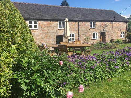 Horton House | 5 bedroom cottage in rural Staffordshire