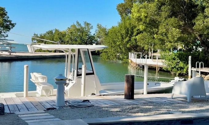 Islamorada House | 5 bedroom - Deep Dockage & Heated Pool in Islamorada.