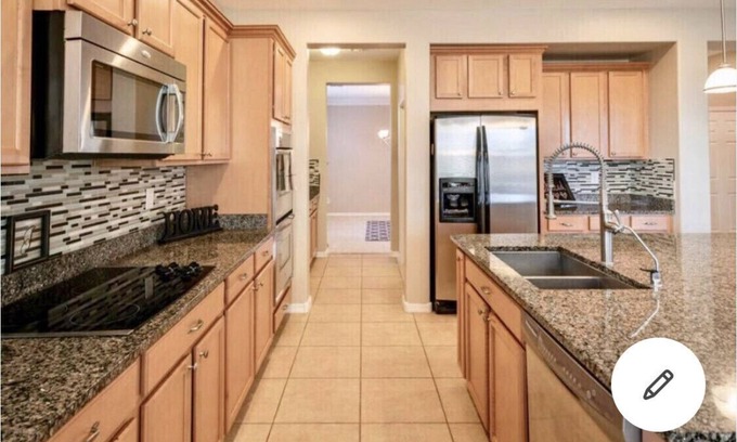 Palm Valley House | 5+ bedroom Executive Desert Retreat - perfect for longer stays!