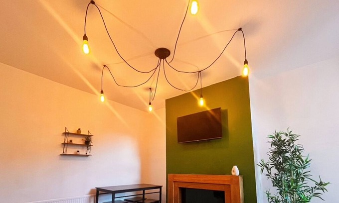 Sheffield House | 5 Bedroom House- 20% off monthly stay