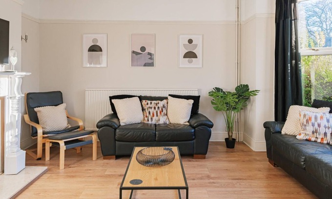 Stafford House | 5 Bedroom House in Stafford