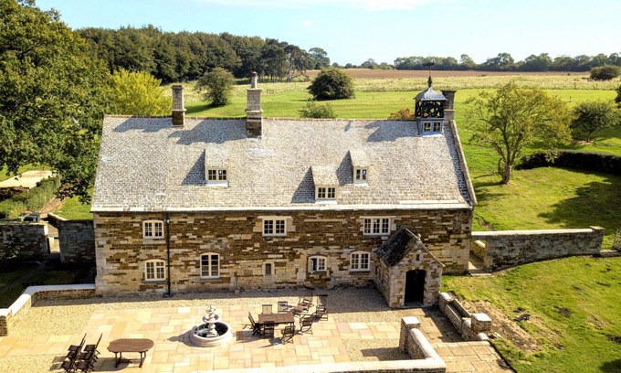 Knipton House | 5 bedroom Manor in private parkland with idyllic countryside and lake views