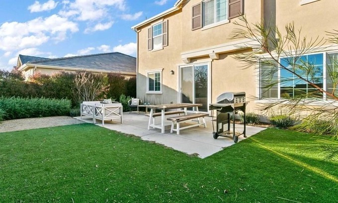 Ontario Apartment | 5 Bedroom Single family L-591294 by Houzlet