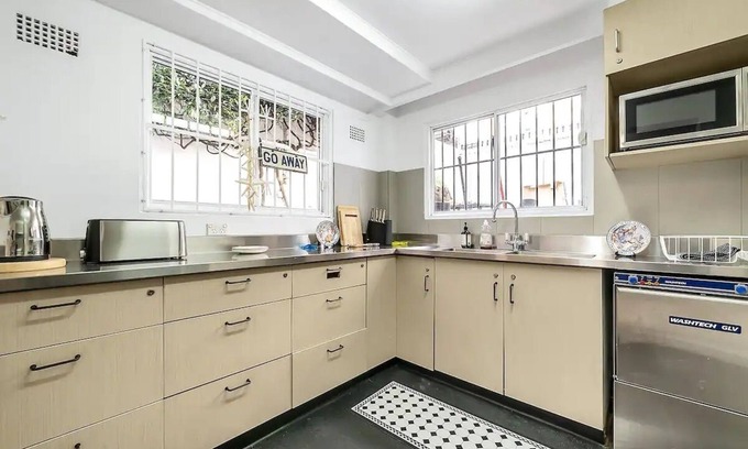 Kings Cross House | 5 Bedroom Victorian Terrace Minutes to Everything