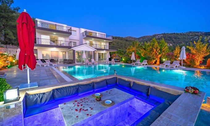 Islamlar Villa | 5 Bedroom Villa with Enormous Outdoor Pool & Indoor Pool, Ideal for Large Groups