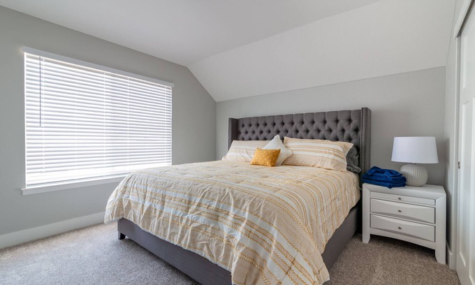 Sacramento House | 5 bedrooms 3 bath with EV fast charger