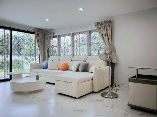 Suan Luang House | 5 beds 452sqm with Private garden Pet-friendly CCTV quiet and homey