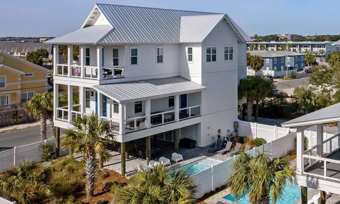 Fort Walton Beach House | 5 BR 4 BA + Private Pool + Pickleball Fun