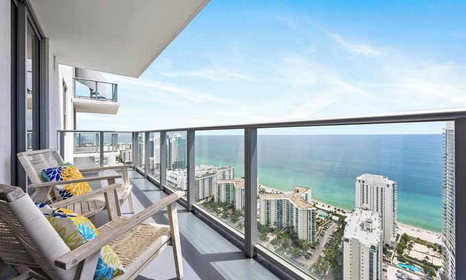 Hollywood South Central Beach Condo | 5-BR Retreat, Resort & Valet Included 14 Guests